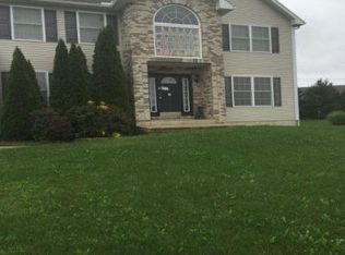 96 Walnut Dr W, Bernville, PA 19506