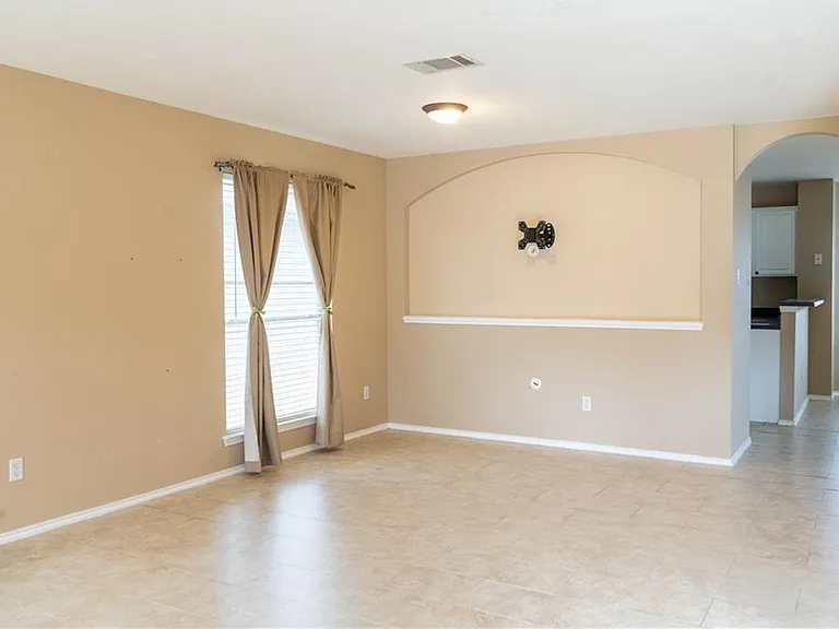 1608 Diana Dr — Photo 10