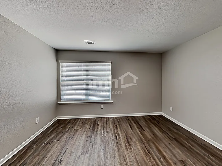 415 Vermeer Ct — Photo 19