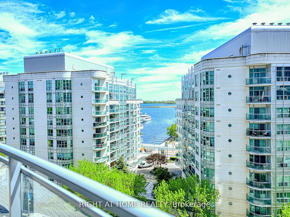 38 Dan Leckie Way S #1016