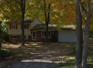 4095 Nelsey Rd, Waterford, MI 48329