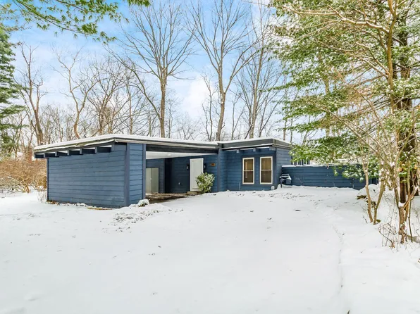 390 Lenappe Dr, Columbus, OH 43214