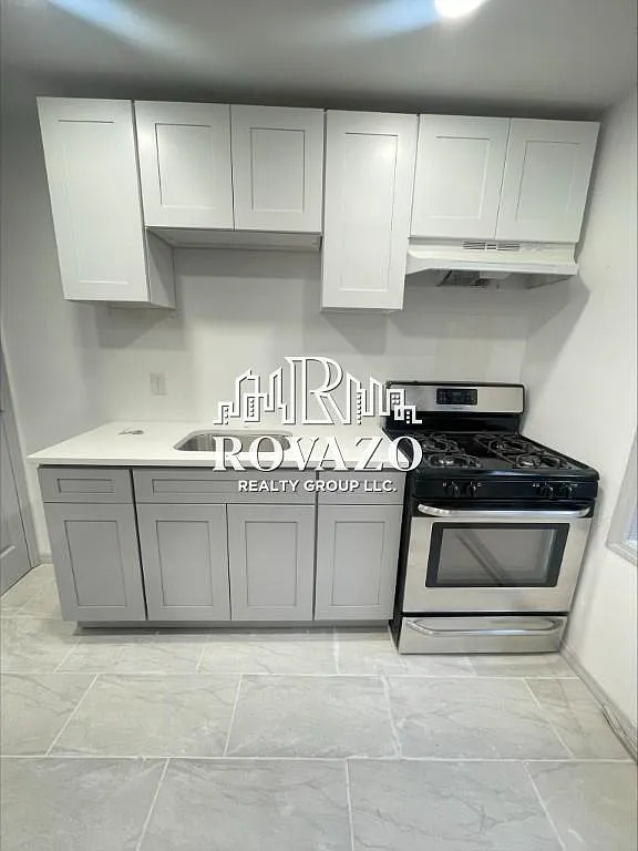 3 bed, $2,100 — Photo 1