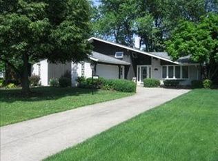 5977 Dorothy Dr, North Olmsted, OH 44070