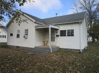 106 W Washington St, Pana, IL 62557