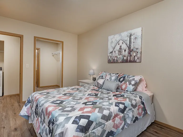 M1249 - Park Terrace Apartments — Photo 13
