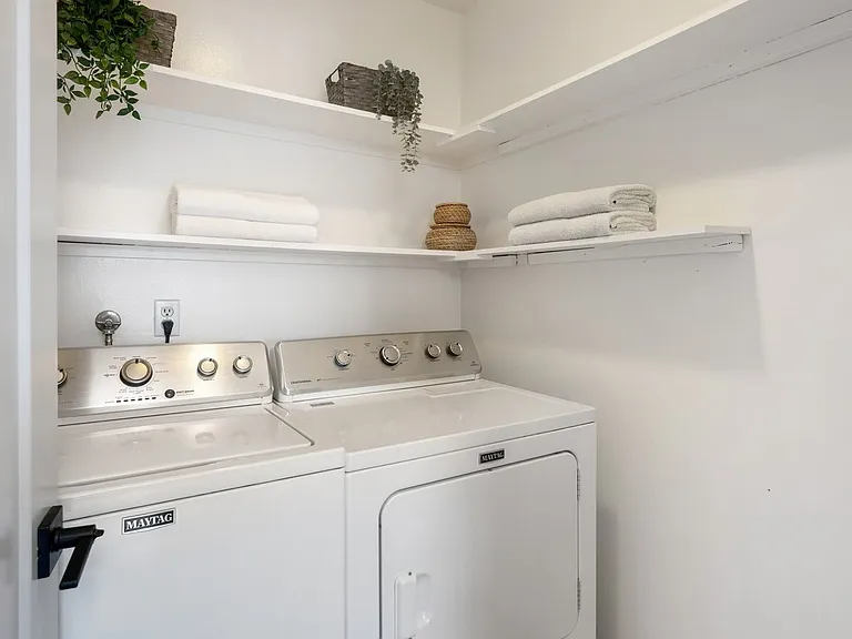 702 Portofino Ln — Photo 40
