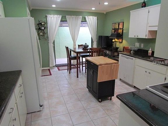 5th image of 32 Pebble Rock Dr