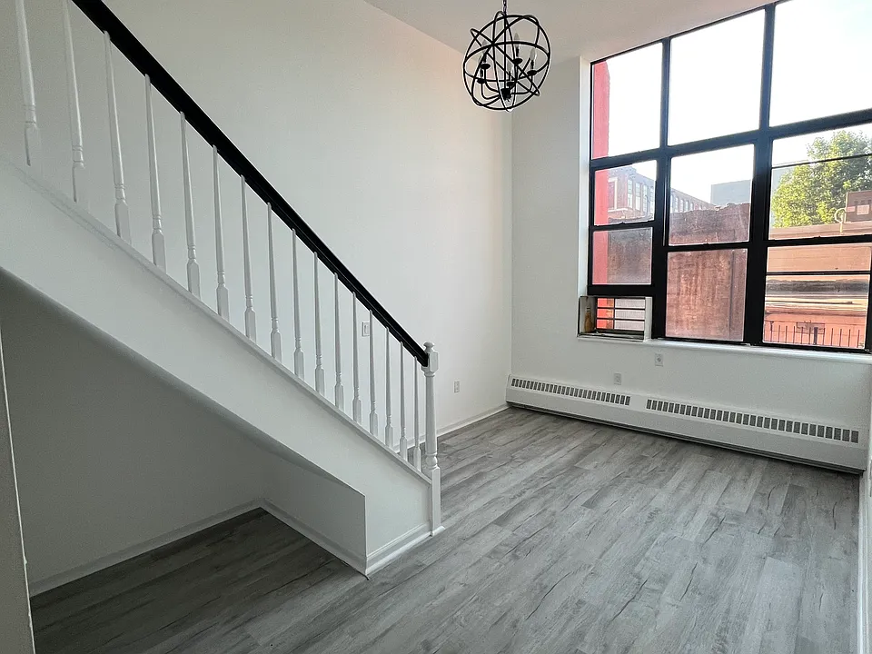 233 Straight St #3
