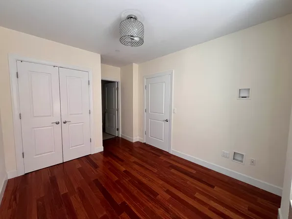 83-30 Kew Garden Road image 8 of 9