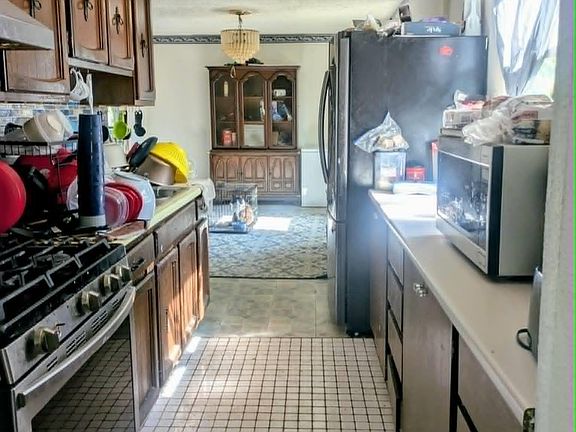 3rd image of 216 Floyd St