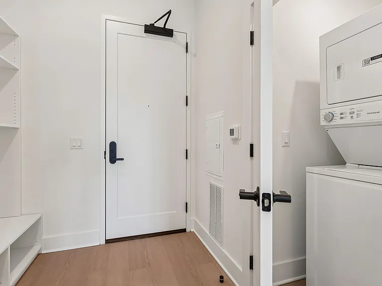 20 West — Photo 146