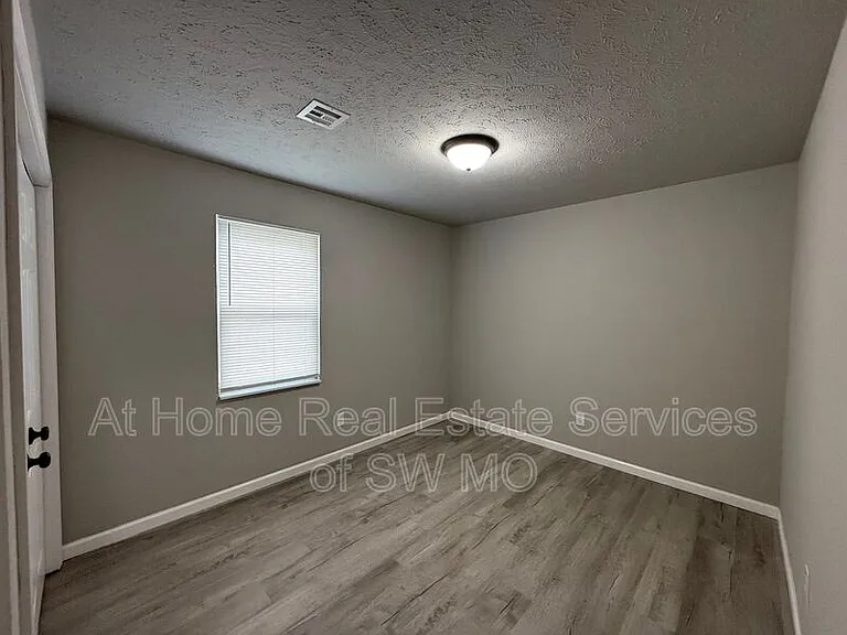 1306 E McDaniel St #7 — Photo 5