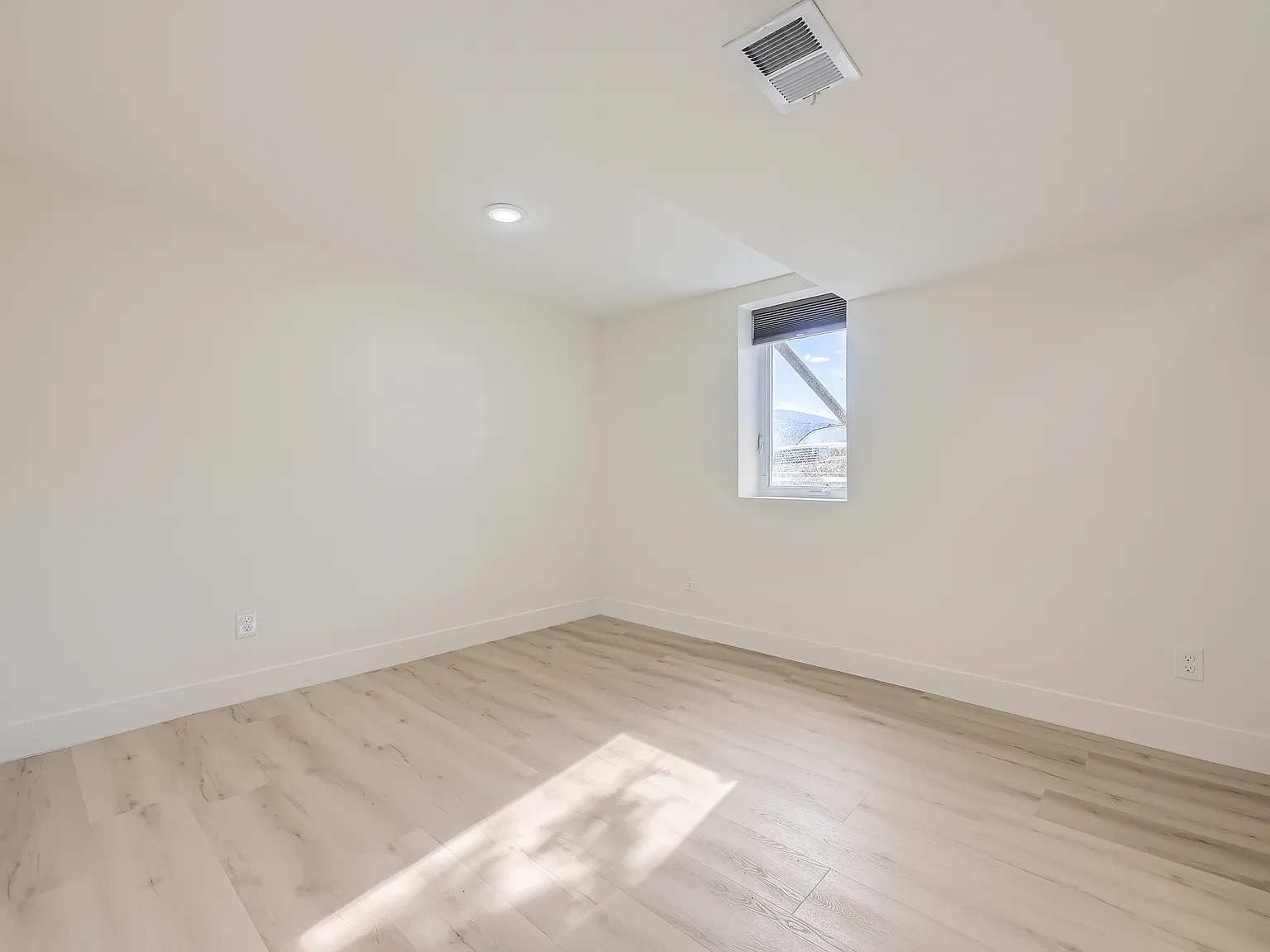 2 bed, 800 sqft, $2,250 — Photo 2