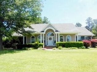 545 Honeysuckle Ln, Longview, TX 75605