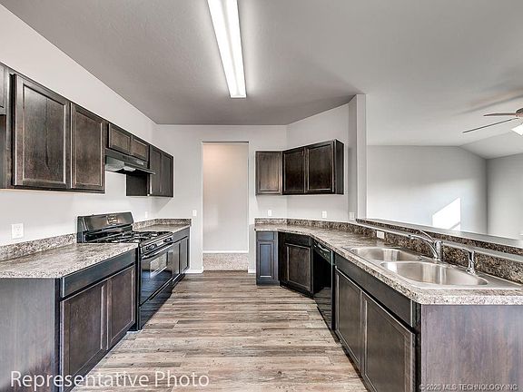3rd image of 23539 S Donna Ln