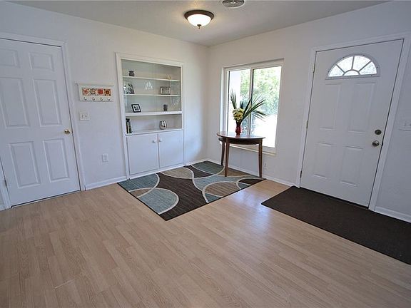 4th image of 1607 Hardwood Dr