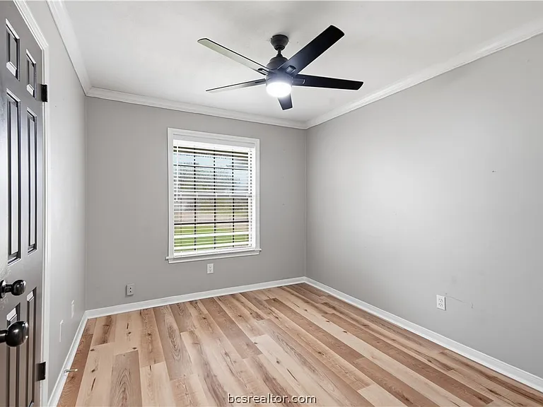 507 Lansing Ct — Photo 16