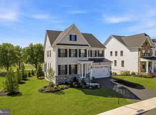 200 Mayfield Ln, Newtown, PA 18940