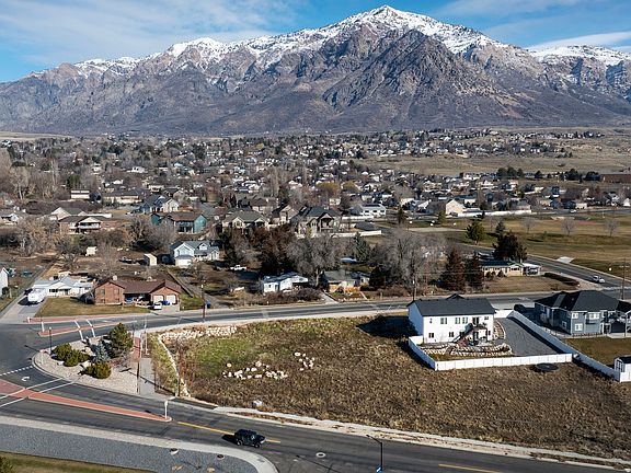 3rd image of 641 W Elberta Dr