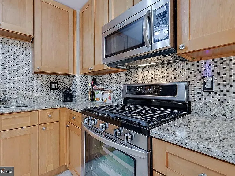 4933 Casimir St — Photo 15