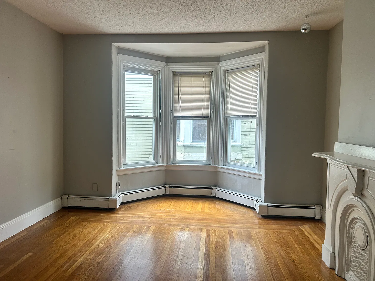 3 bed, 1143 sqft, $2,215 — Photo 2