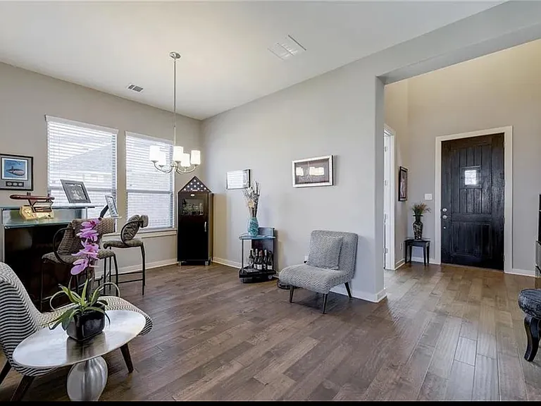 104 Garner Park Cv — Photo 15