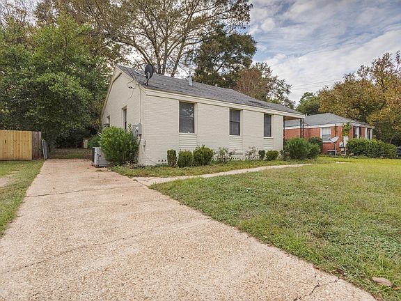 3rd image of 208 Bradley Dr