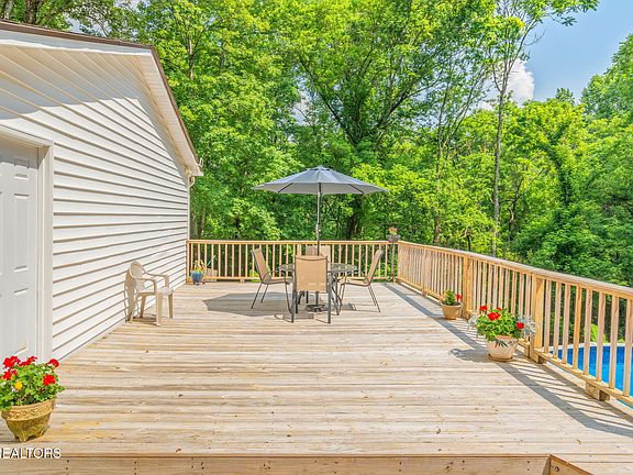 5th image of 6136 Walnut Valley Dr