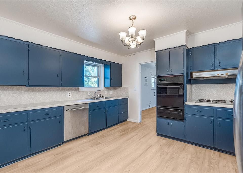 1st image of 921 Evans St #921