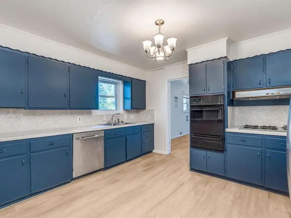 921 Evans St #921, Bonham, TX 75418