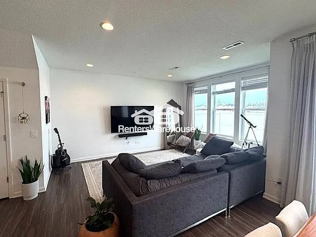 7216 Walnut Grove Ln N — Photo 2