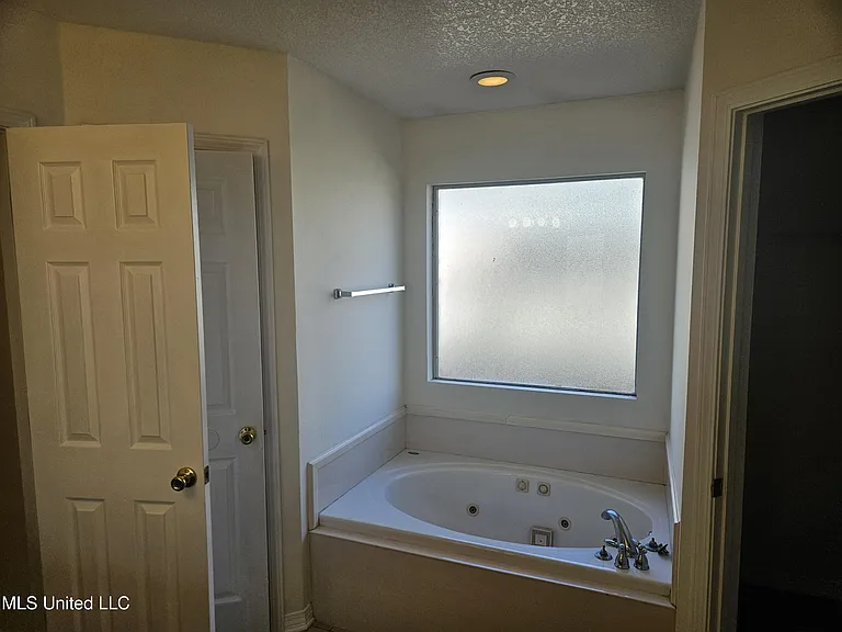 2532 N 10th St — Photo 5
