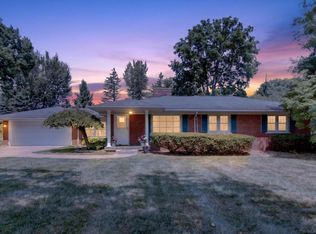 120 Montmorency Rd, Rochester Hills, MI 48307