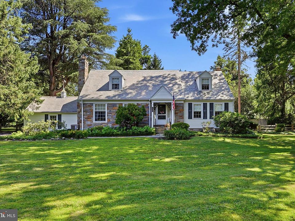 1st image of 639 Spruce Ln