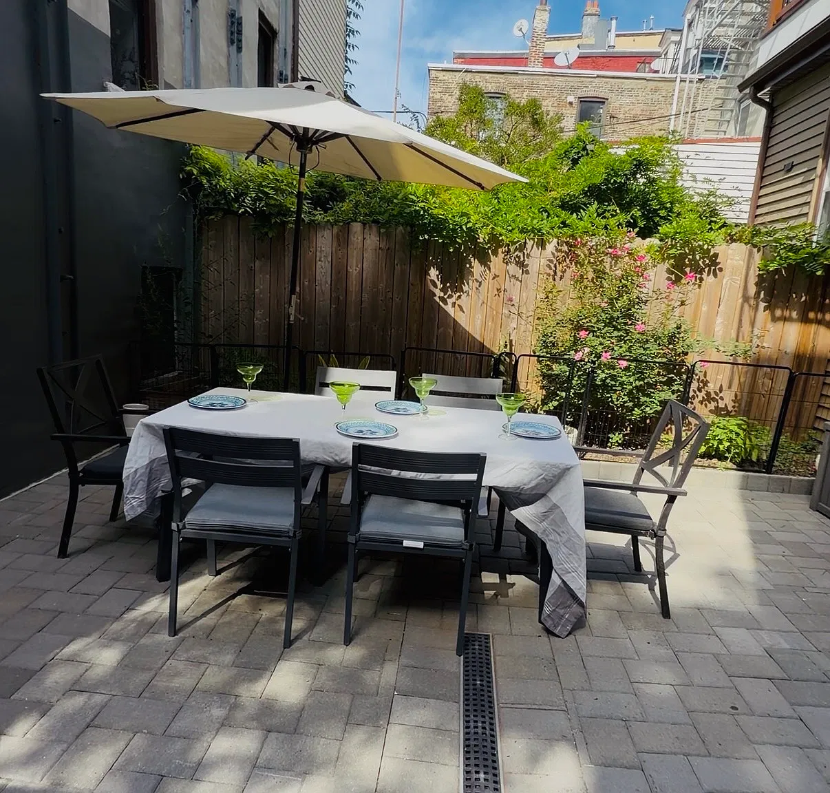 2 bed, 848 sqft, $3,300 — Photo 2