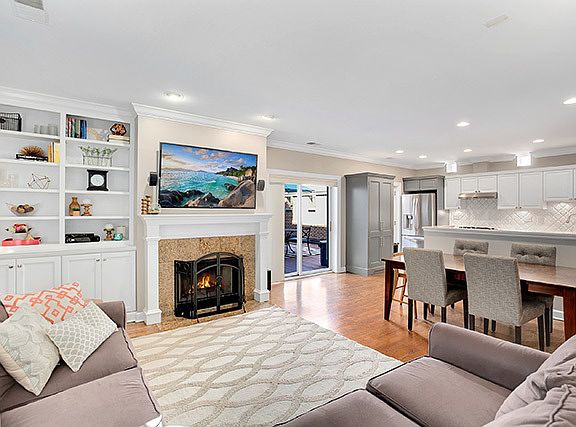 2nd image of 1439 S Prairie Ave Unit I