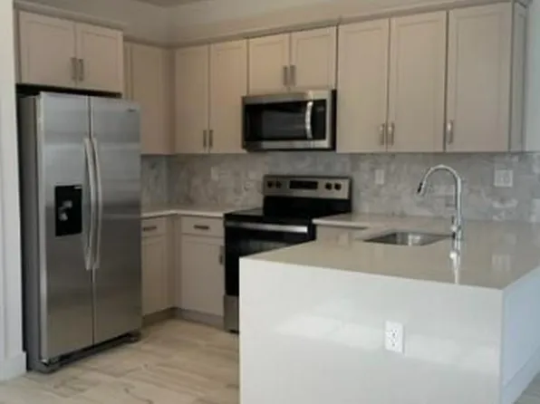 17160 SW 1st St, Pembroke Pines, FL 33027