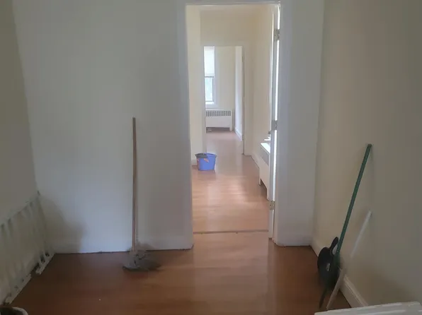 87 Wales Avenue image 10 of 12