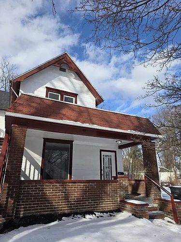 1820 Dunham St Photo 1