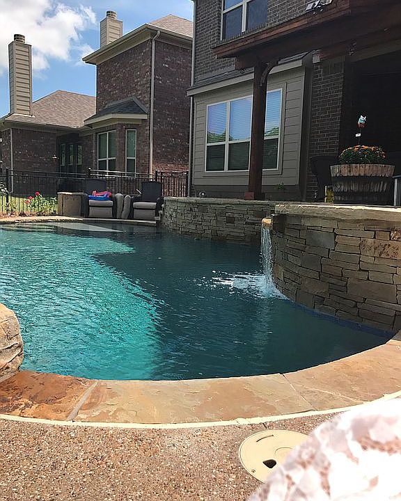 2nd image of 304 Hogue Ln