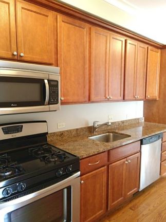 4th image of 2706 W Ainslie St #G