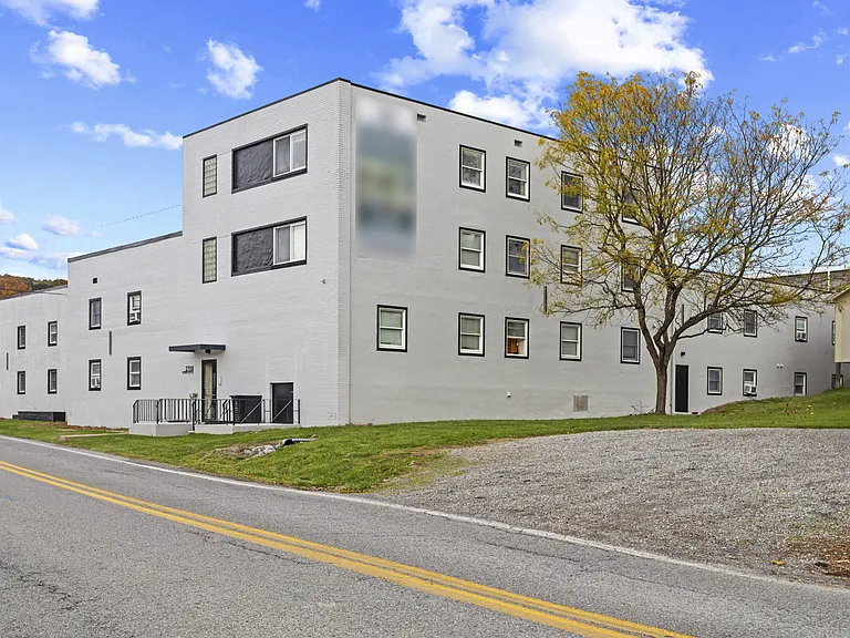 Wehnwood Court Apartments — Photo 5