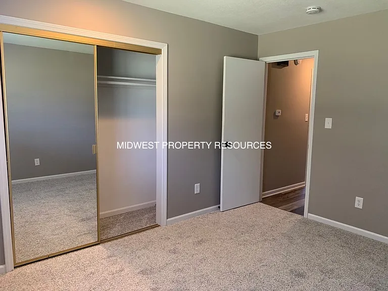 202 NW Market Pl #B — Photo 11