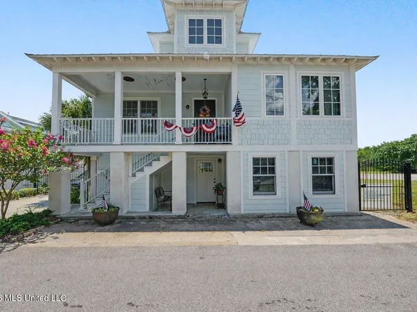 110 State St, Bay Saint Louis, MS 39520