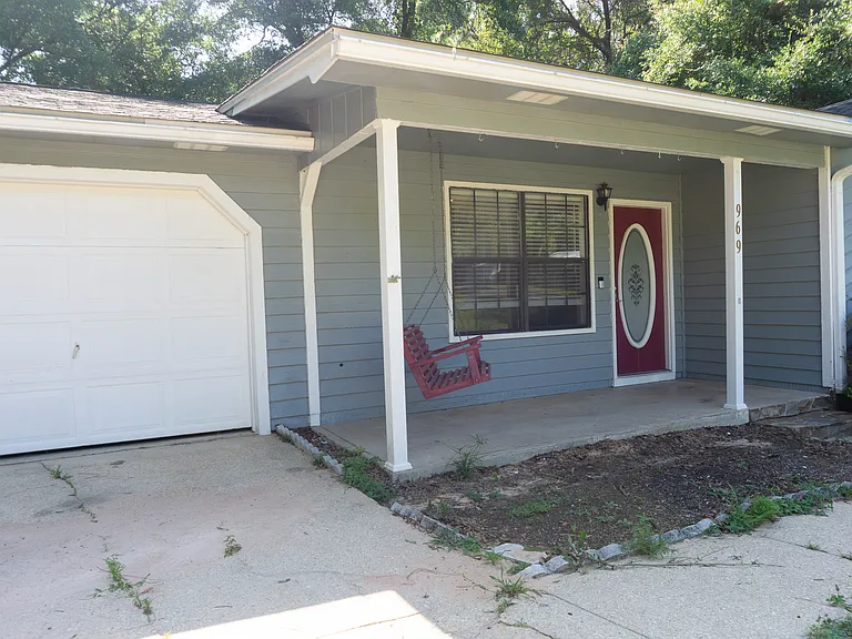 969 Dixie St — Photo 2