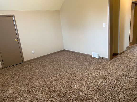 4th image of 804 S 35th St APT 2