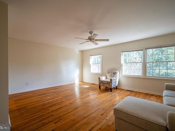 2nd image of 14839 Bodley Sq