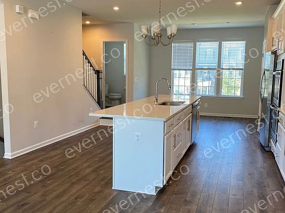 2nd image of 1802 Sag Harbor Ln