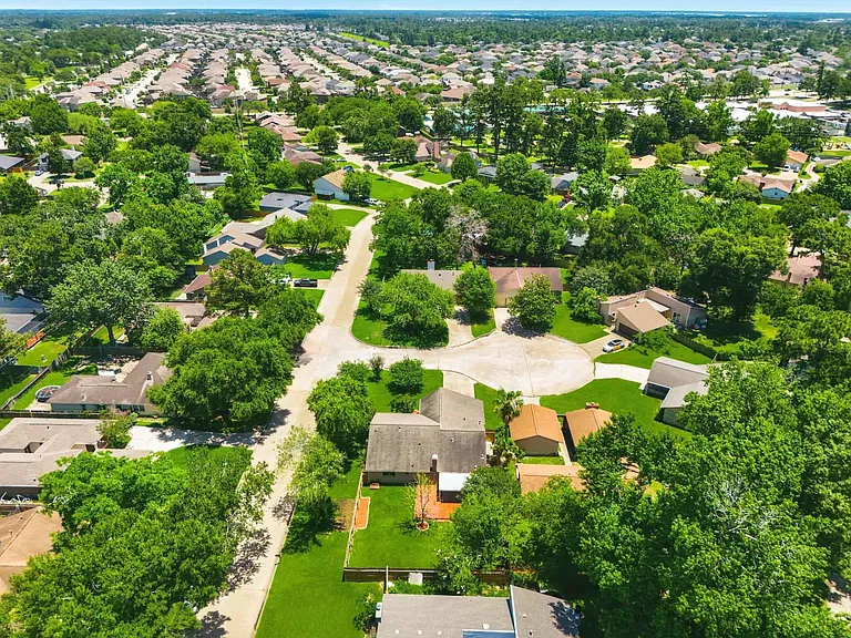 17511 Favor Bend Ct — Photo 48